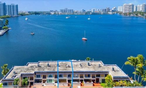 2769 NE 165th Ter 25, Leeward Point Condo, North Miami Beach, Floryda 33160, USA