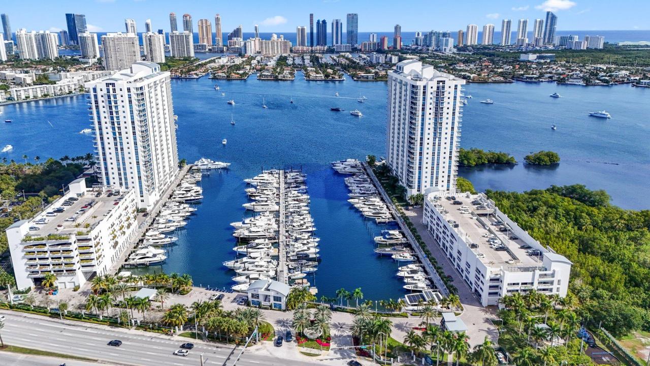 17301 Biscayne Boulevard 707, Marina Palms Yacht Club, North Miami Beach, Floryda 33160, USA