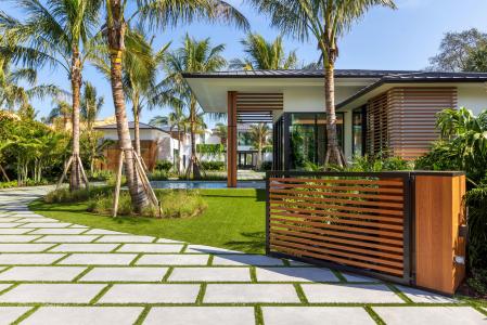 2415 Casas De Marbella Drive, Palm Beach Gardens, Florida 33410