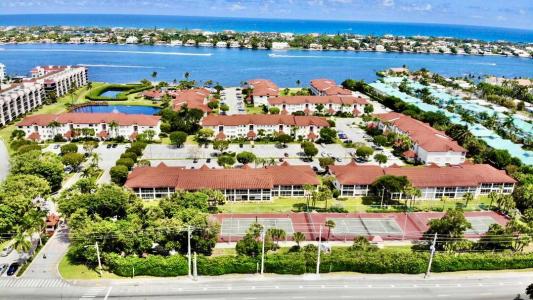 102 Half Moon Circle F2, Half Moon Bay, Hypoluxo, Florida 33462