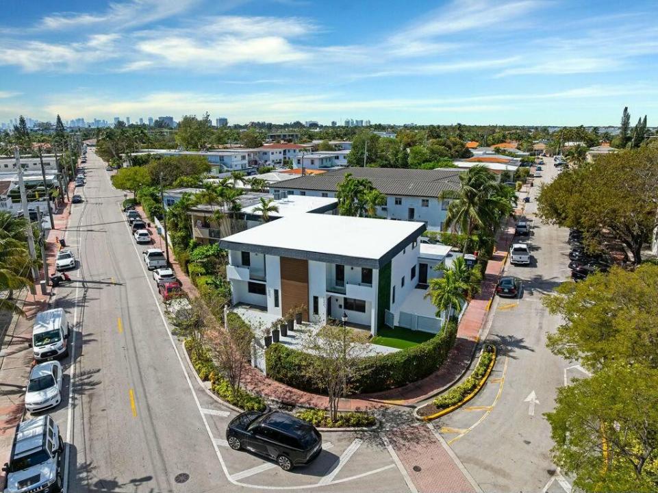 7996 Crespi Boulevard, CRESPI RESIDENCE, Miami Beach, Florida 33141, HOA KỲ