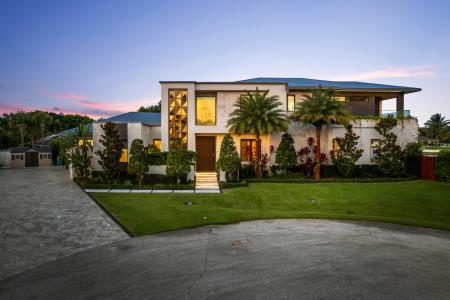 907 SW 37th Court, Boynton Beach, Florida 33435