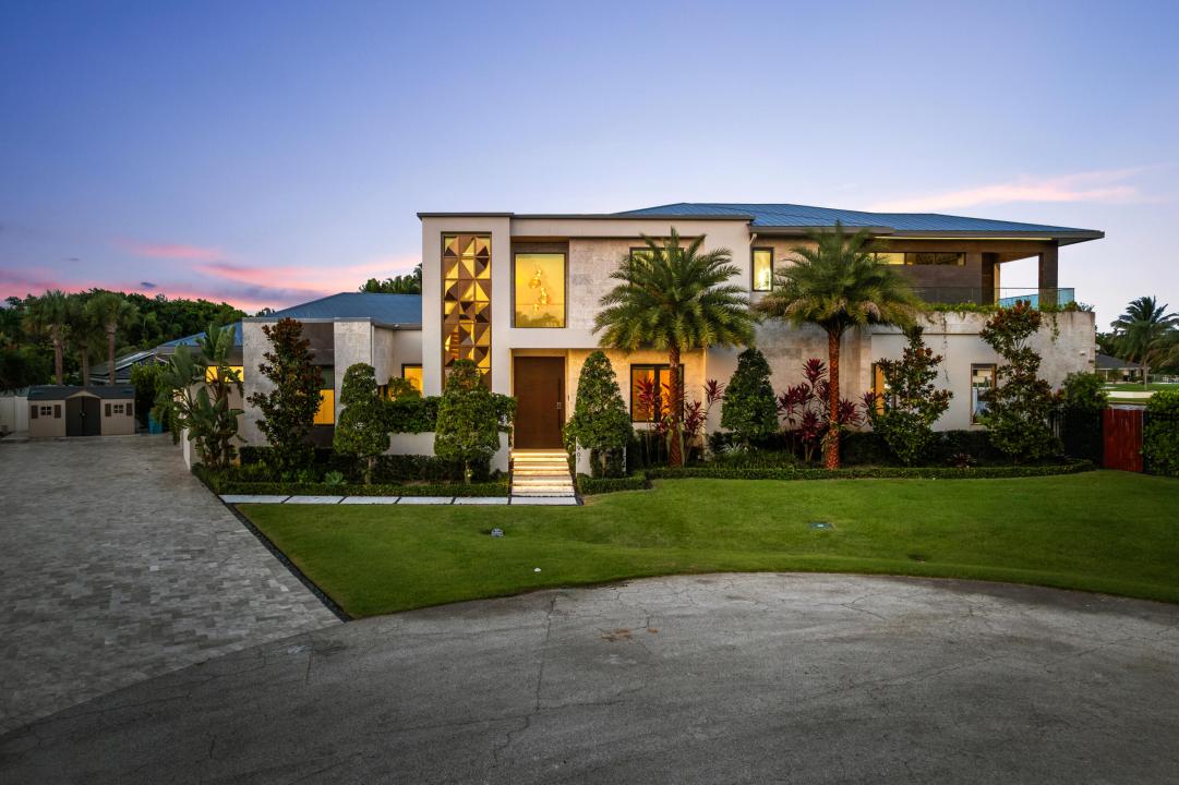907 SW 37th Court, Boynton Beach, Florida 33435