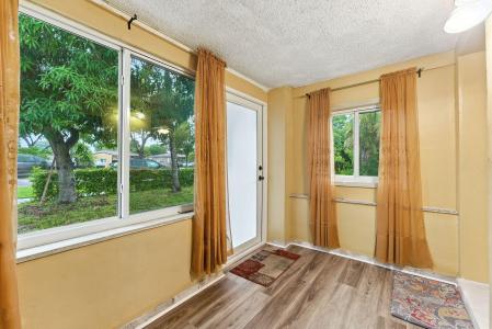 17570 NE 19th Avenue, North Miami Beach, Floryda 33162, USA