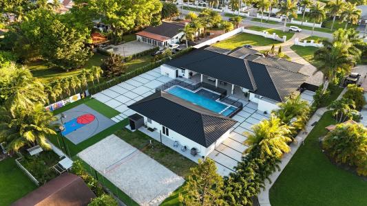 365 NW 132nd Ave, Miami, פלורידה 33182, ארצות הברית של אמריקה