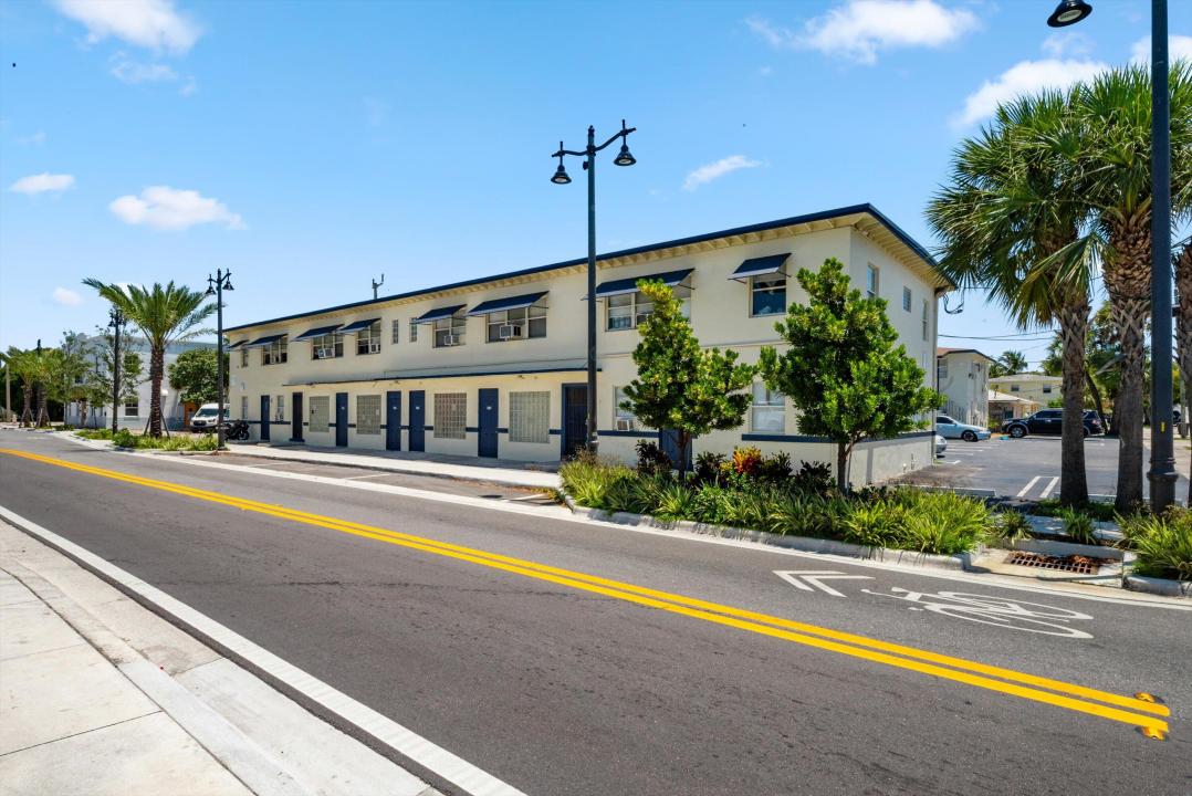 925 6th Street 1-4, West Palm Beach, Florida 33401