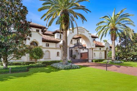 2055 Royal Palm Way, Boca Raton, Florida 33432