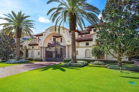 2055 Royal Palm Way, Boca Raton, Florida 33432
