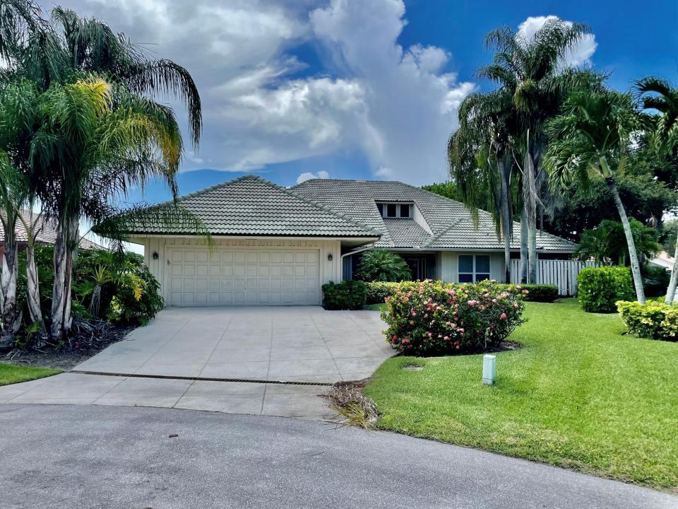 5 Aiden Court, Palm Beach Gardens, Florida 33418