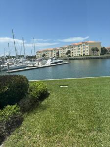 16 Harbour Isle Drive W 104, Fort Pierce, Florida 34949