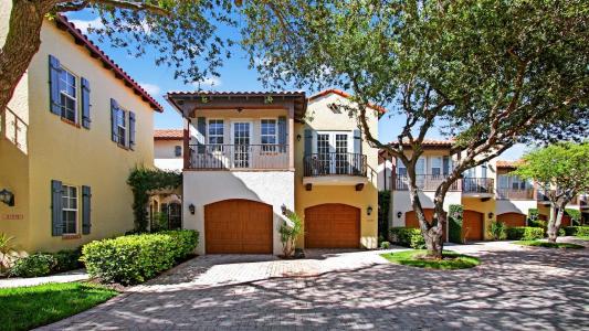 1028 Coralina Lane, Delray Beach, Florida 33483