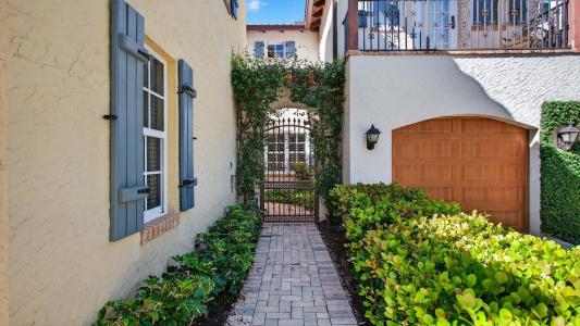 1028 Coralina Lane, Delray Beach, Florida 33483