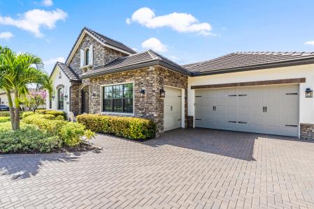 19240 SE Hidden Bridge Court, Jupiter, Florida 33458