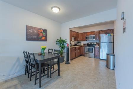 210 -216 NE 40th St, Oakland Park, Флорида 33334, Соединенные Штаты