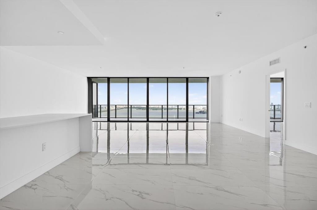 700 NE 24th Street 5202, Miami, Florida 33131, Stati Uniti