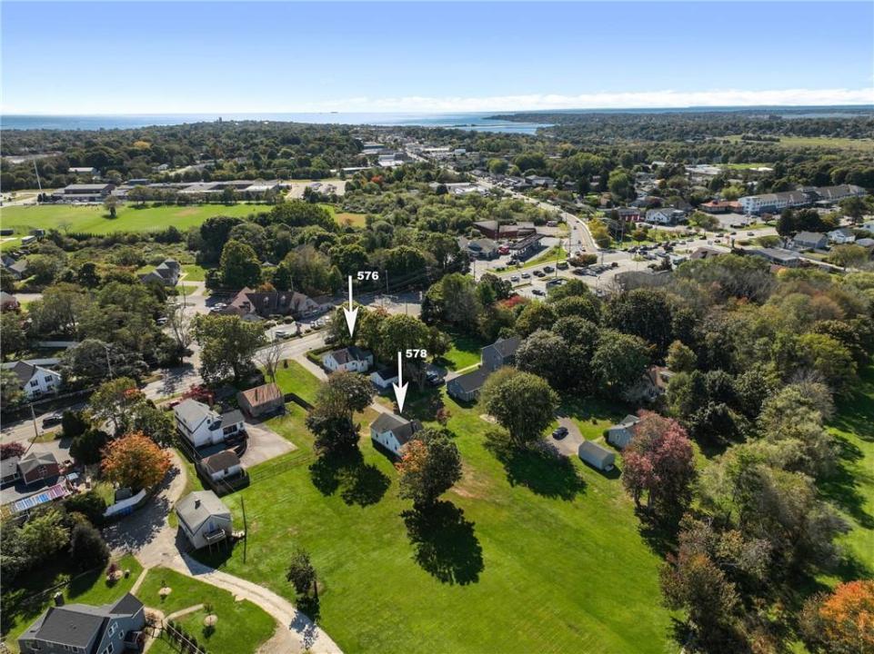576 East Main Road, Middletown, Rhode Island 02842