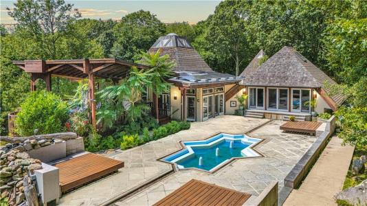 160 Ross Hill Road, Charlestown, Rhode Island 02813