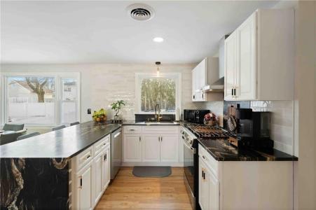 6 Flanders Street, Johnston, RI 02919, USA