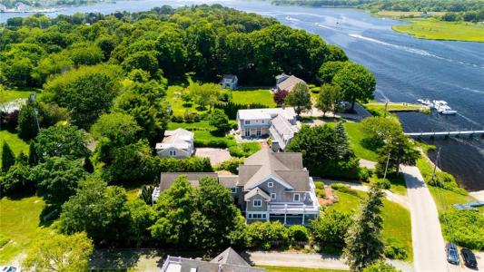 52 Avondale Road, Westerly, Rhode Island 02891