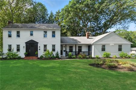 121 Hedgerow Drive, Warwick, Rhode Island 02886