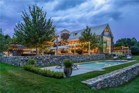 230 Briarwood Lane, Portsmouth, Rhode Island 02871