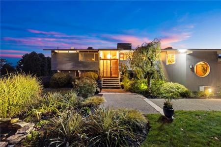 10 Ocean View Drive, Middletown, Rhode Island 02842