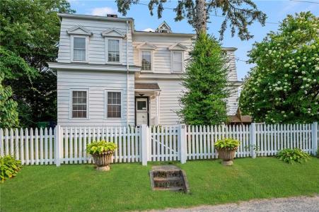 10 Hendricks Street, South Kingstown, RI 02879, USA