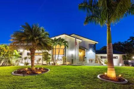 6140 SW 56th Ct, Davie, FL 33314