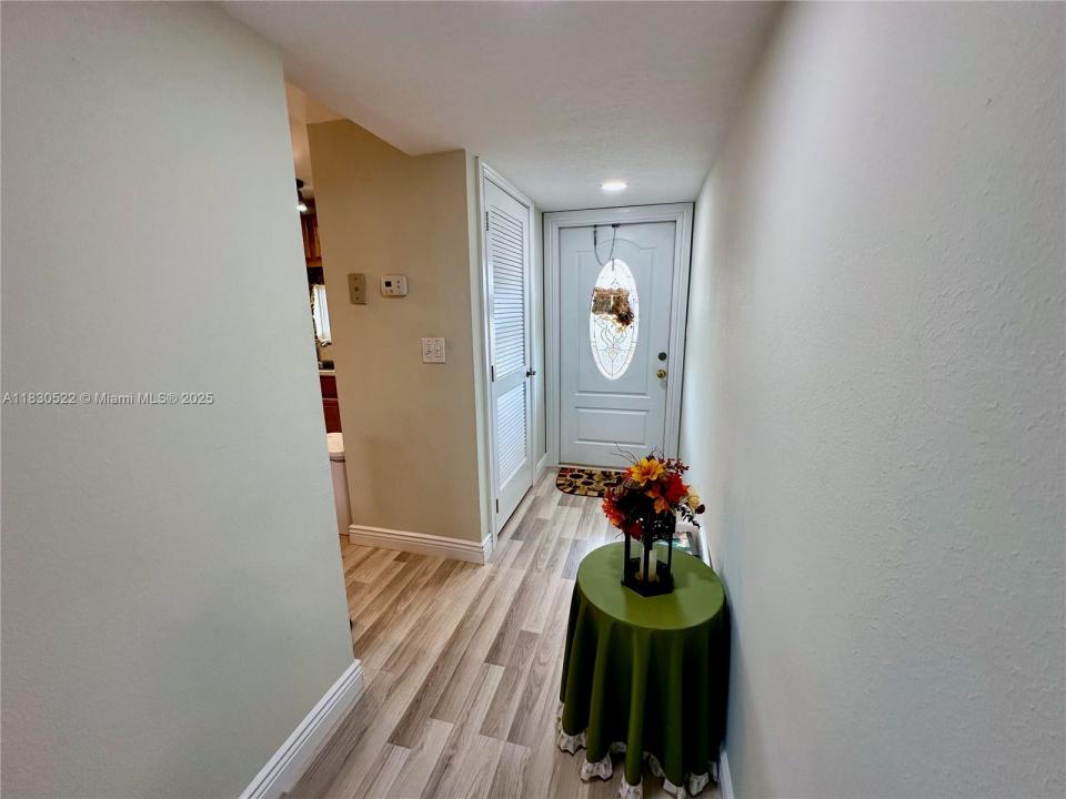 9420 S Hollybrook Lake Dr 302, Pembroke Pines, FL 33025