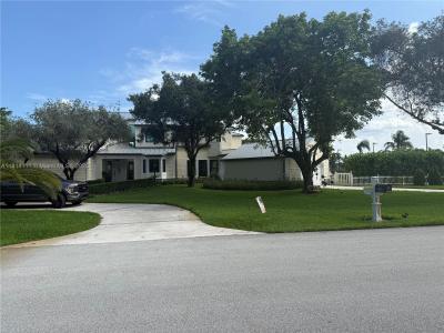 11820 NW 5th St, Plantation, FL 33325