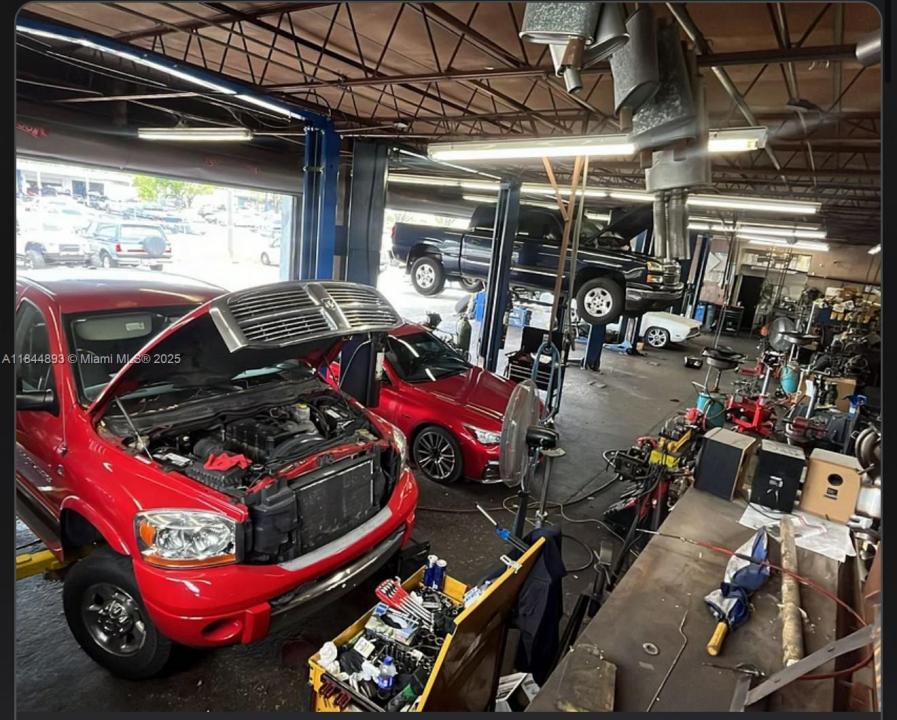 3210 Fowler Dr, Fort Myers, FL 33901