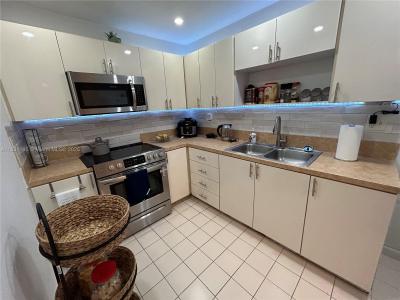 8251 NW 8th St 214, Miami, FL 33126