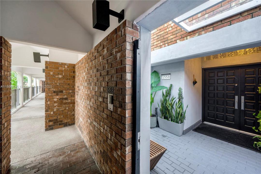1558 NE Quayside Ter D10, Miami, FL 33138