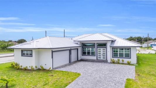 121 SW Sea Lion Rd, Port St. Lucie, FL 34953