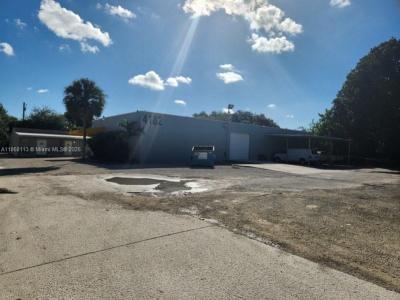 4182 S University Dr, Davie, FL 33328