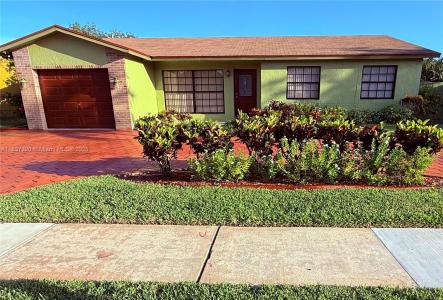 8510 NW 8th St, Pembroke Pines, FL 33024