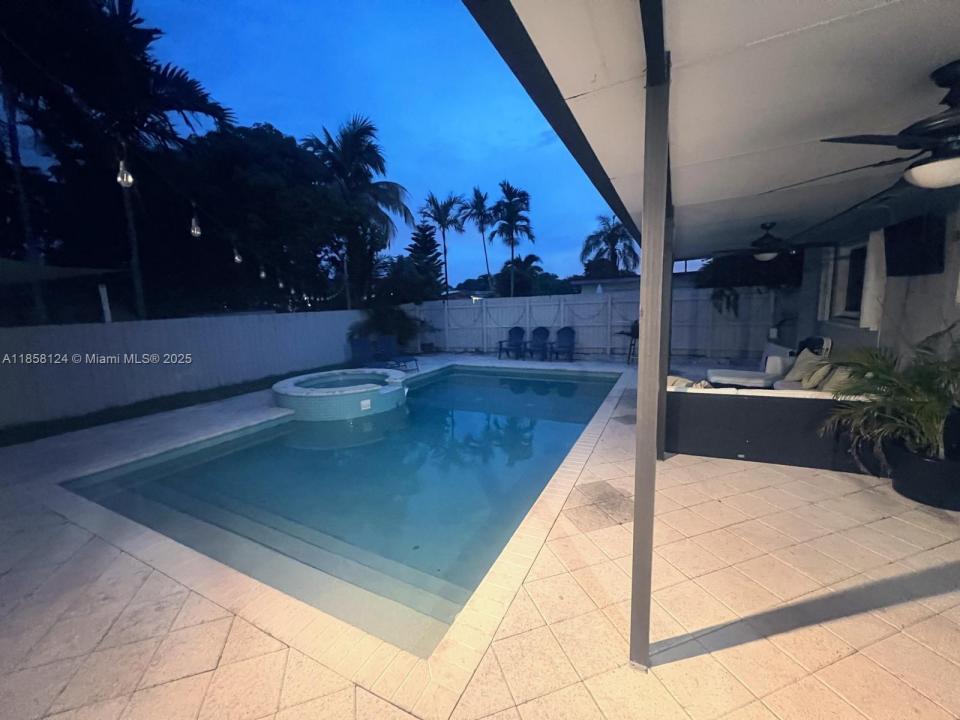 7750 NW 42nd st, Davie, FL 33024