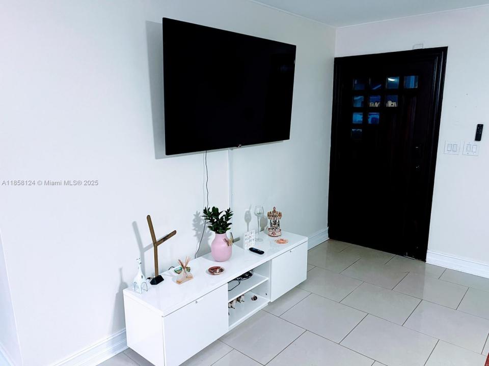 7750 NW 42nd st, Davie, FL 33024