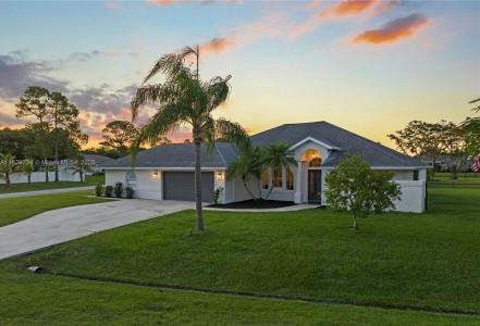 2055 SW Aaron Ln, Port St. Lucie, FL 34953