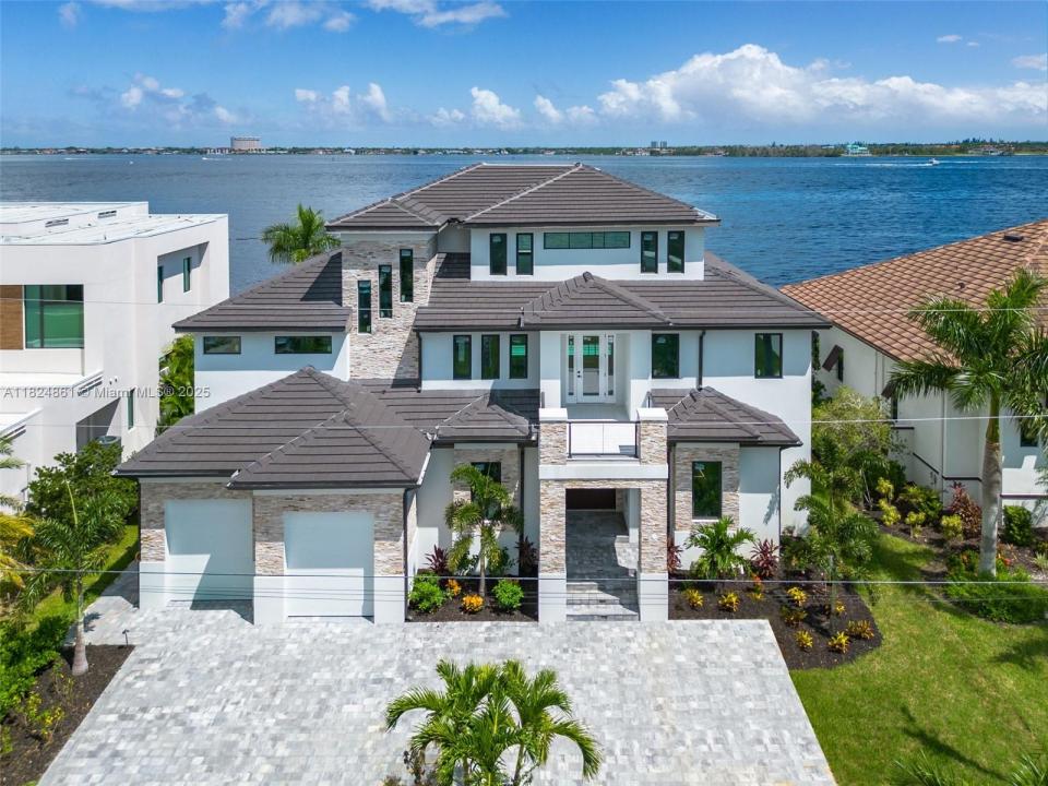 5735 Riverside Dr, Cape Coral, FL 33904