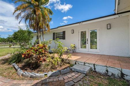 17611 SW 66th St, Southwest Ranches, FL 33331