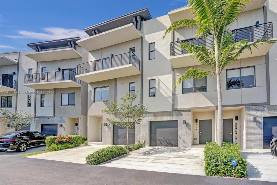 516 SE 1st Cir, Pompano Beach, FL 33060
