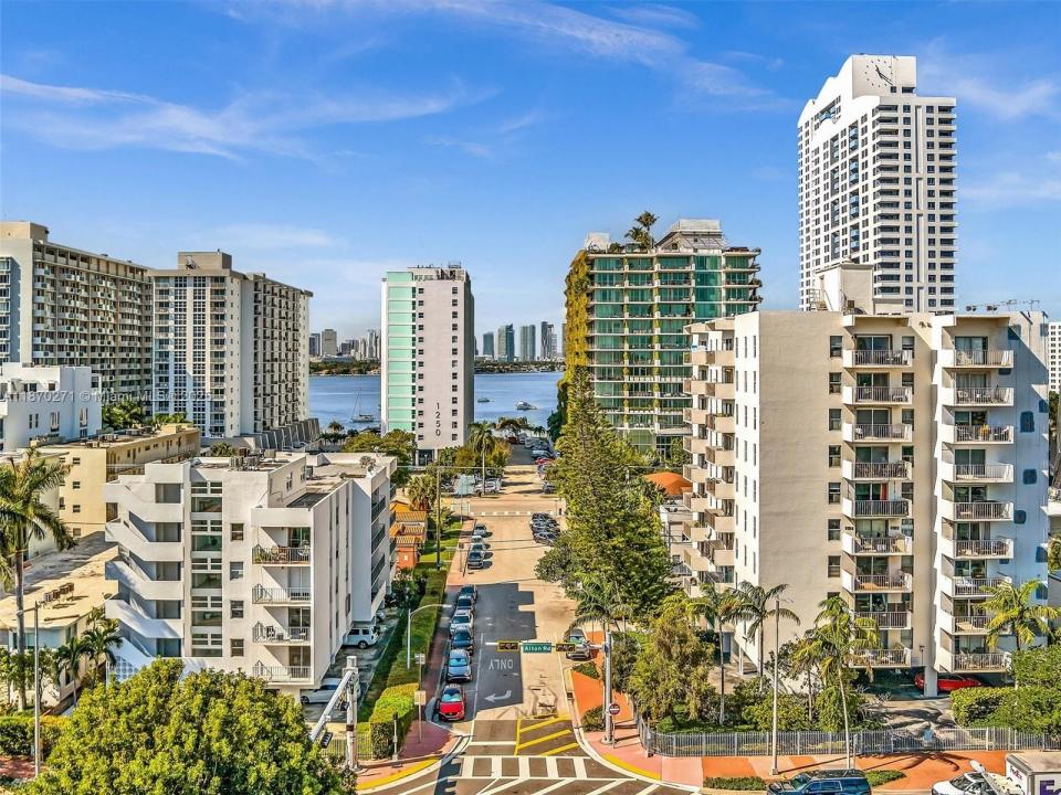 1300 Alton Rd 3C, Miami Beach, FL 33139