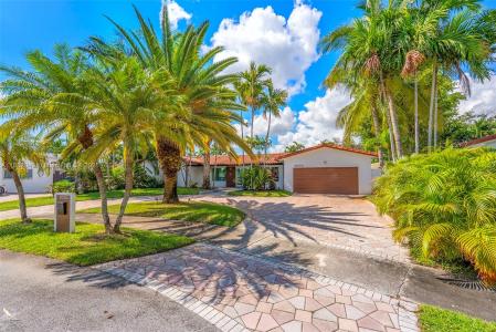 21000 NE 18th Ct, Miami, FL 33179