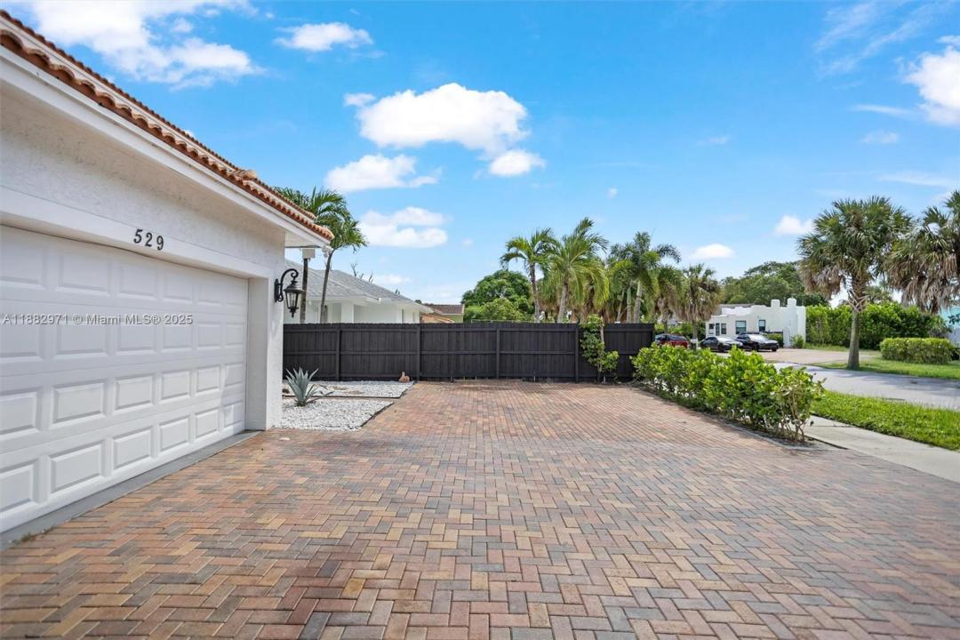 529 El Prado, West Palm Beach, FL 33405