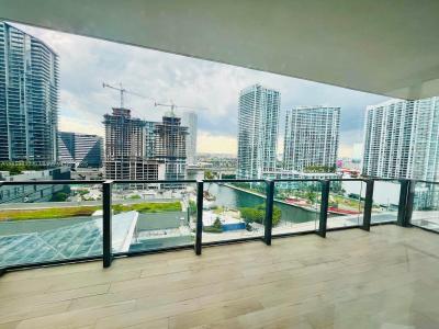 68 SE 6th St 1212, Miami, FL 33131