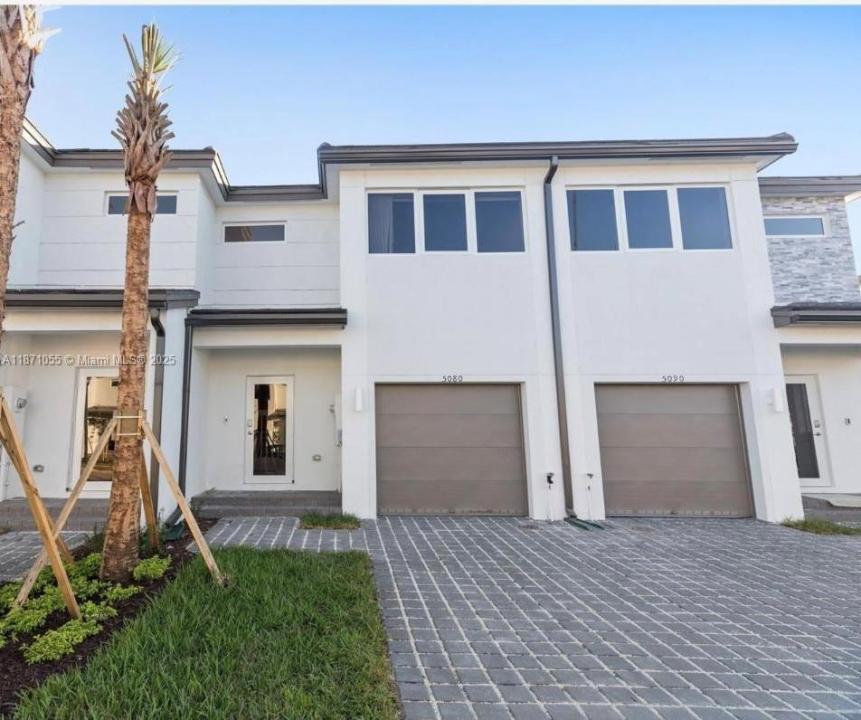 5090 SW 37th St, Pembroke Park, FL 33023