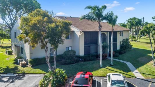 512 Shady Pine Way D2, Green Acres, FL 33415