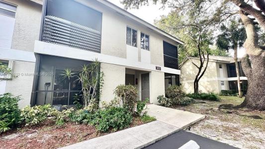303 Gardens Dr 106, Pompano Beach, FL 33069