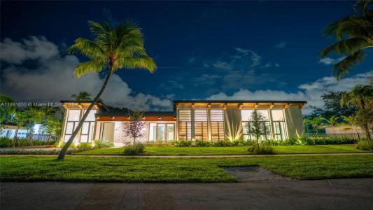 6716 San Vicente St, Coral Gables, FL 33146